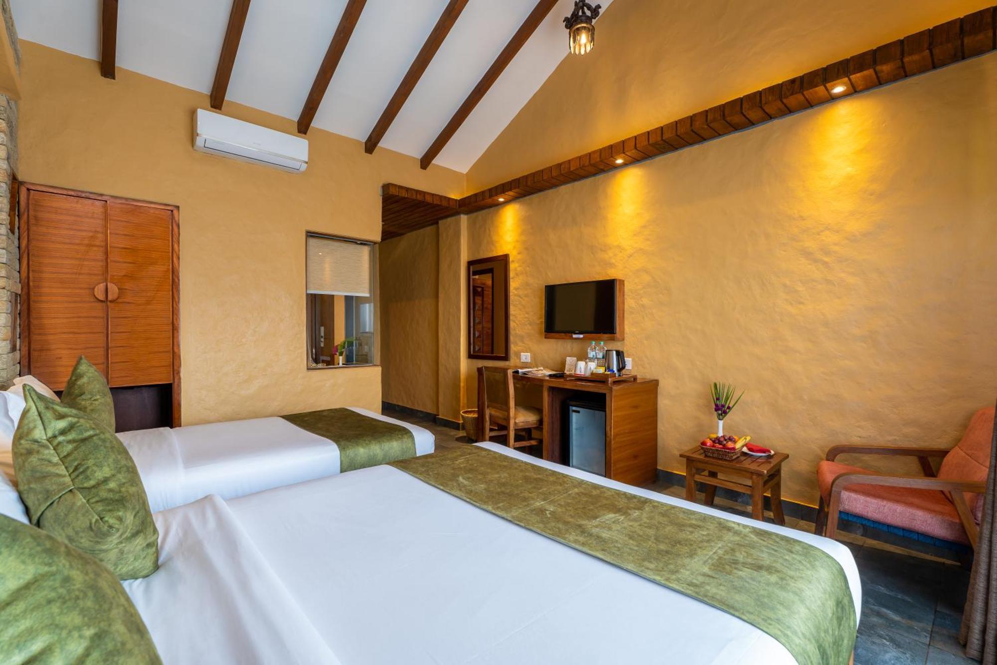 Bar Peepal Resort ポカラ エクステリア 写真 Deluxe Room