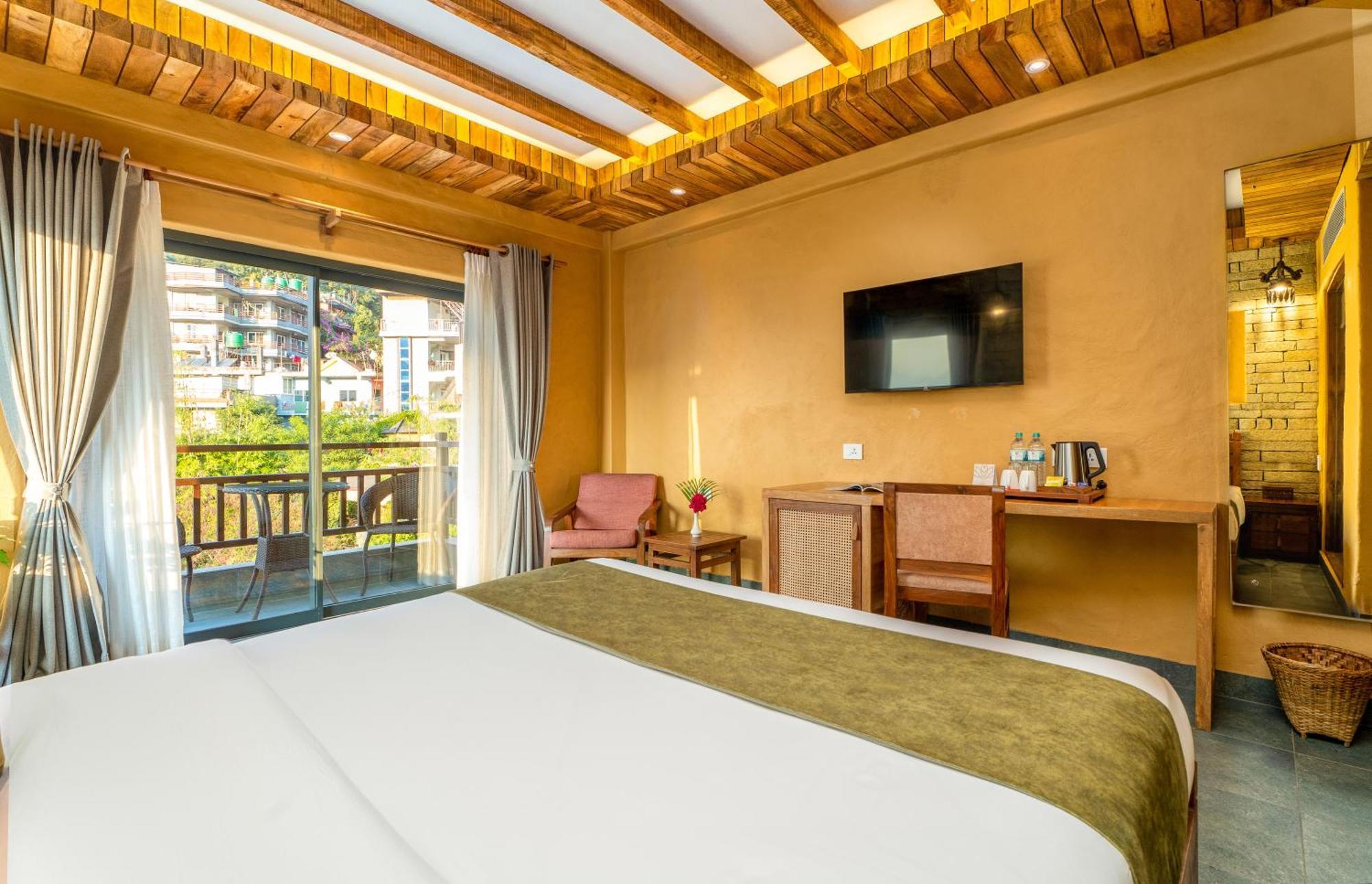 Bar Peepal Resort ポカラ エクステリア 写真 Deluxe Room